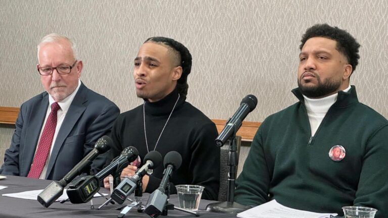 Prosecutor makes offers to 10 New York prison guards charged in inmate's death