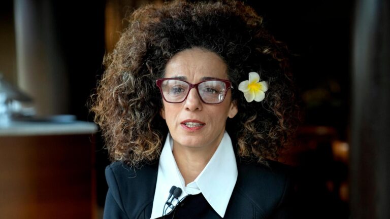 At trial's start, prosecutor blames Iran for plot to assassinate outspoken dissident