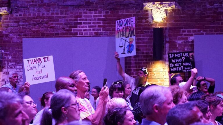 Sen. Chris Murphy's 'emergency' message about Trump is connecting with Democratic voters