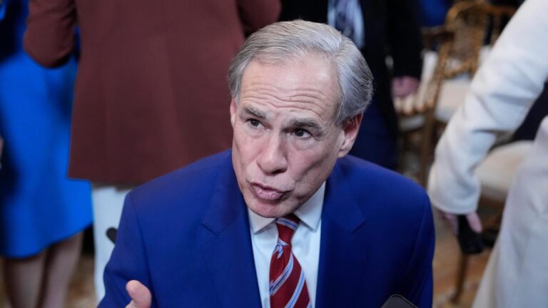 Texas lawmakers approve $1B private school voucher plan