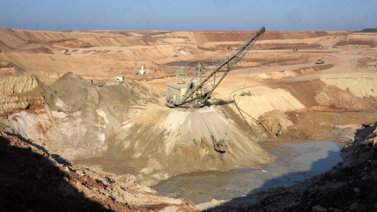 Ukraine will send a team to the US next week for talks on a new draft mineral deal