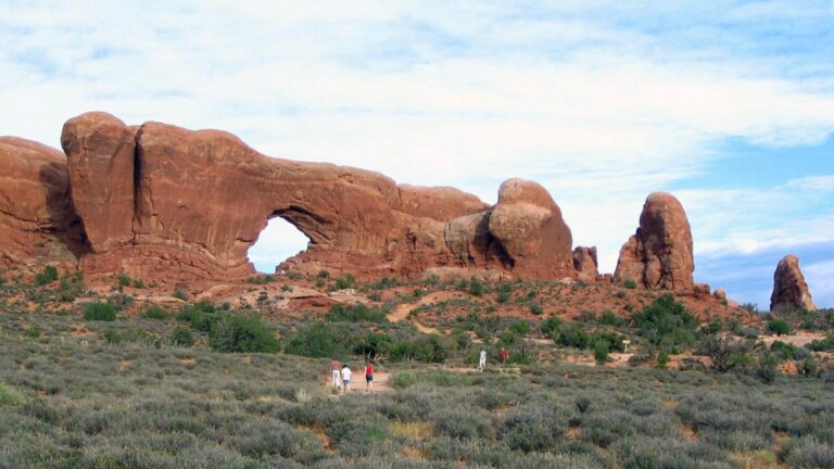 Hiker dead after fall at Utah's Arches National Park