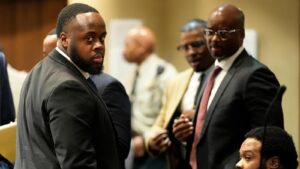 Jury begins deliberating fate of 3 former officers…