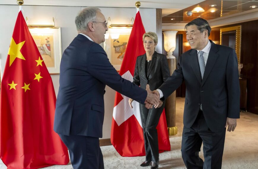 Tariff talks begin between US…