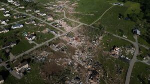 Longtime Kentucky firefighter died in powerful storm while…