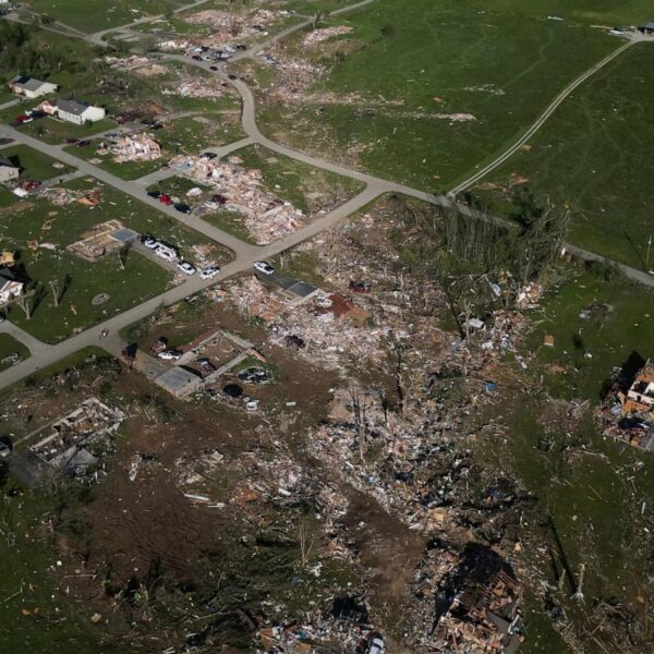 Longtime Kentucky firefighter died in powerful storm while…