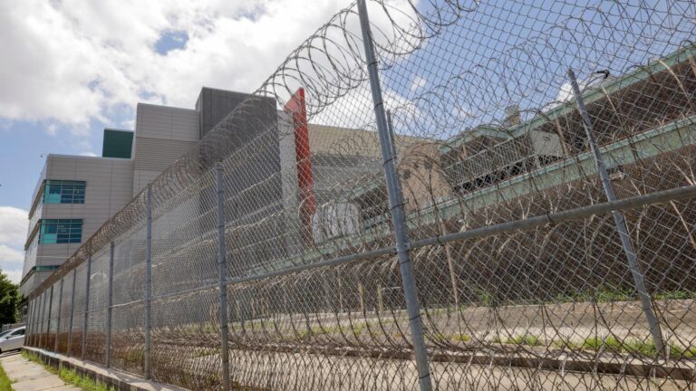 New Orleans jail, site of a brazen inmate escape, faces flooding and plumbing failures
