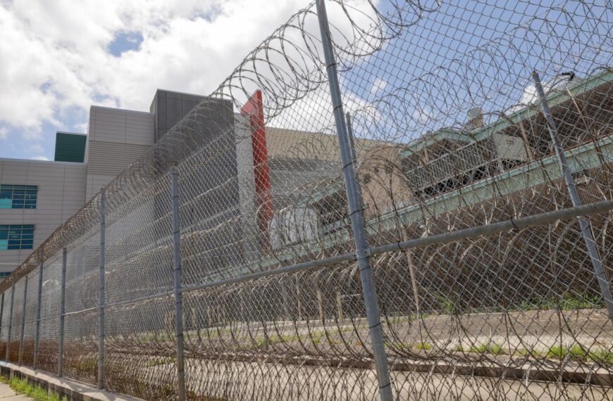 New Orleans jail, site of a brazen inmate escape, faces flooding and plumbing failures