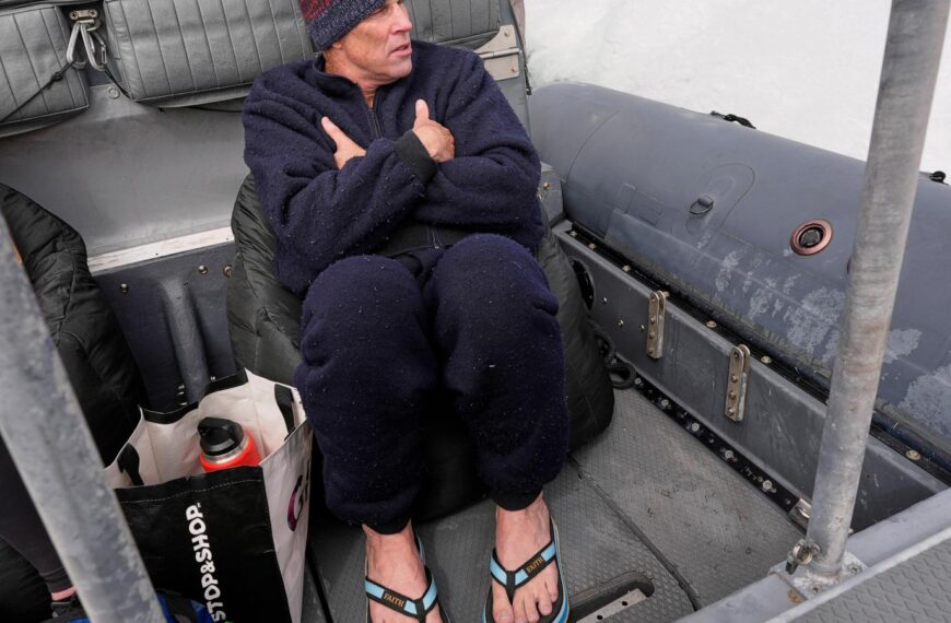 Swimmer nears Martha’s Vineyard loop…