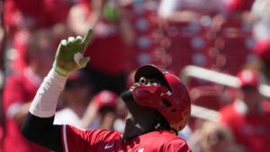 Reds’ Elly De La Cruz and Mariners reliever…