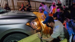 2 detainees recaptured after escape from immigration detention…