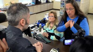 Clerk who denied same-sex marriage licenses in 2015…