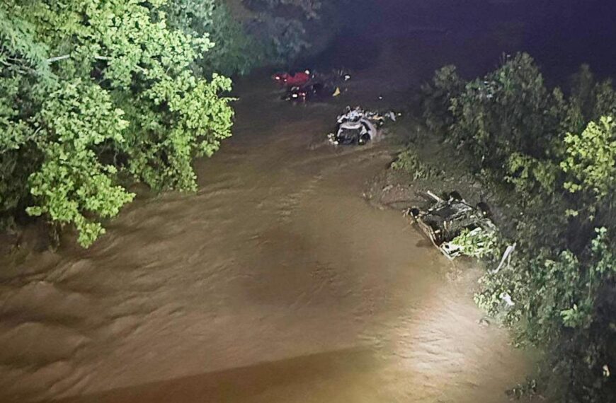 Flash flooding kills 4 in West Virginia, rescue teams searching for missing people