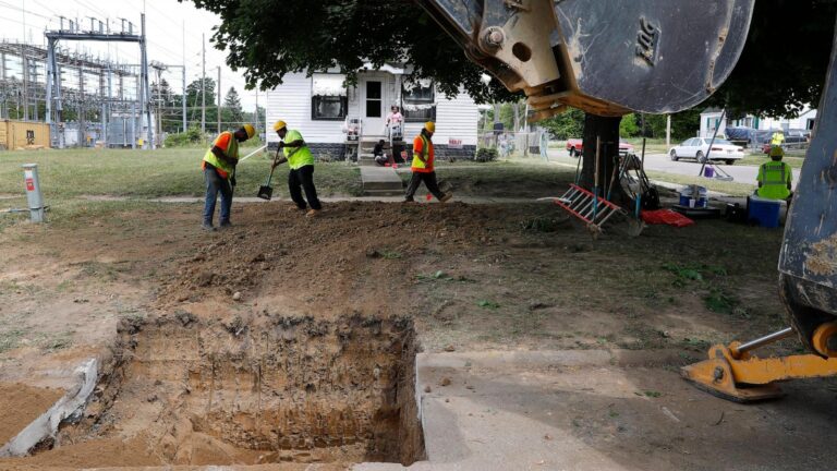 Flint's still-unfinished lead pipe replacement serves as cautionary tale to other cities