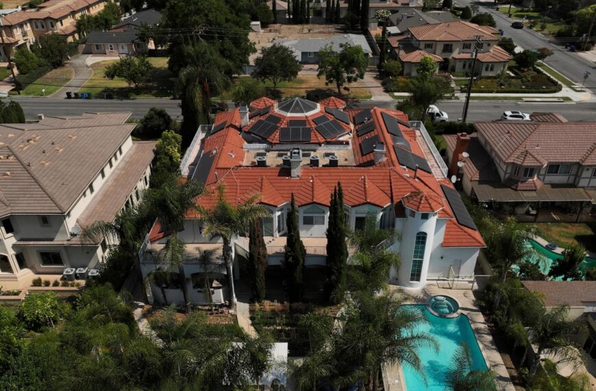 Two surrogates speak out about California couple under…