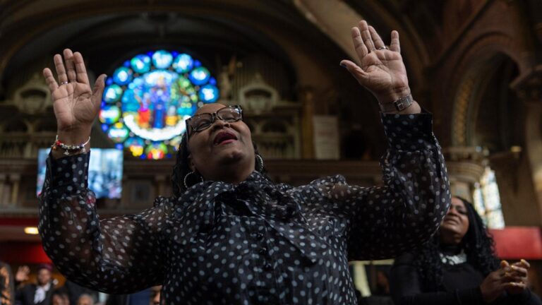 Chicago churches urge calm resistance to expected federal intervention