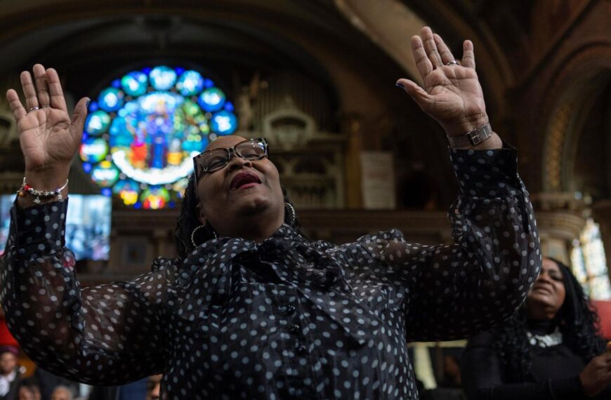 Chicago churches urge calm resistance to expected federal intervention