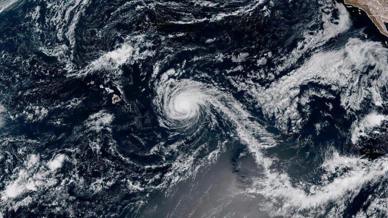 Hurricane Kiko is weakening on a forecast path expected to take it north of Hawaii