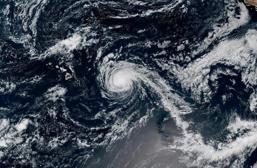 Hurricane Kiko is weakening on a forecast path expected to take it north of Hawaii