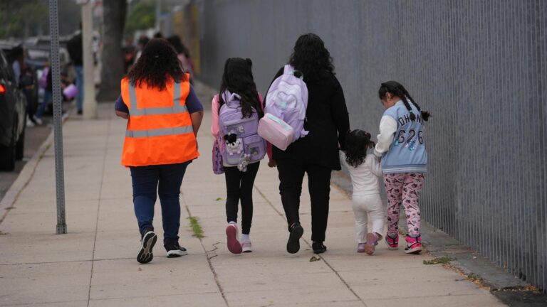 California bill would require parents be notified when immigration enforcement is at school