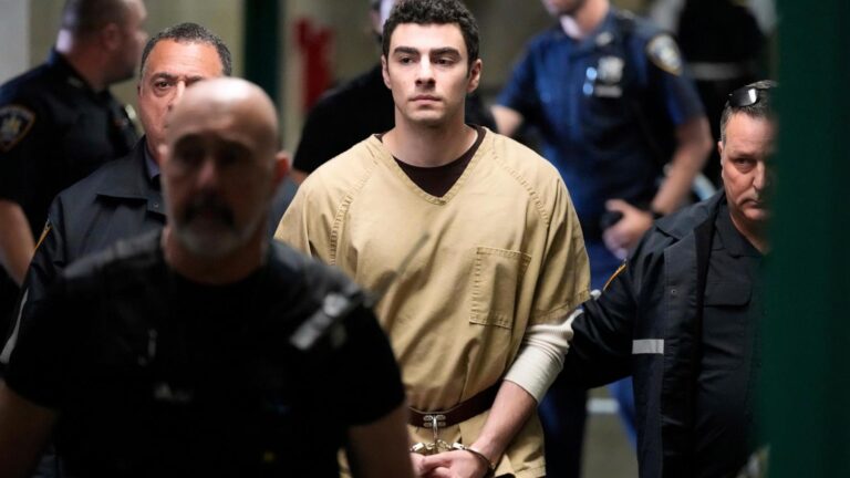 Luigi Mangione's lawyers seek dismissal of federal charges in assassination of UnitedHealthcare CEO