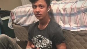 Man fleeing immigration agents is fatally struck by…