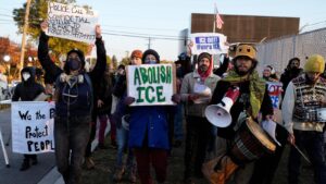 Advocates allege ‘inhumane’ conditions at Chicago-area ICE facility…