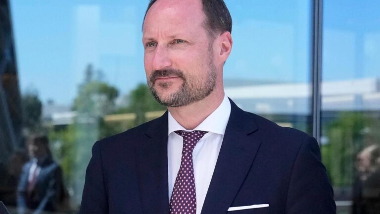Norwegian Crown Prince Haakon marks 200 years of organized emigration to the US