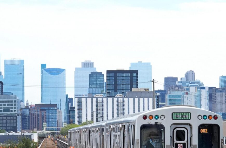 Trump pauses $2.1B for Chicago infrastructure projects, leveraging shutdown to pressure Democrats
