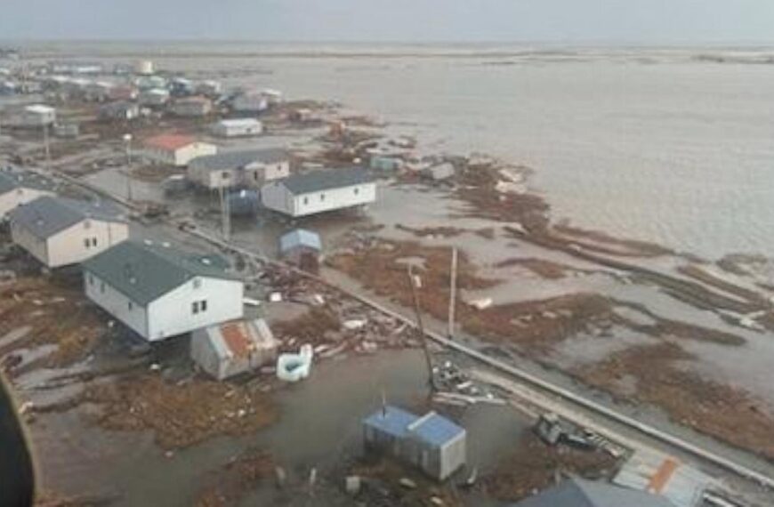 Storm decimates 2 Alaskan villages and drives more than 1,500 people from their homes