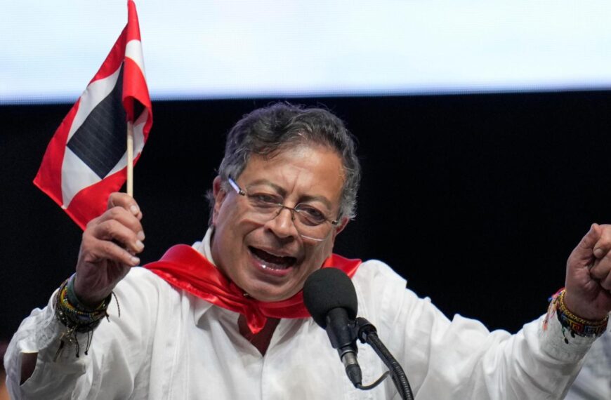 Trump calls Colombia’s Petro an ‘illegal drug dealer’ and announces an end to US aid to the country