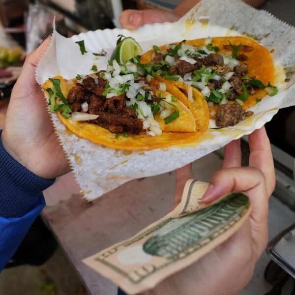 Chicagoans buy out street vendors amid immigration crackdown