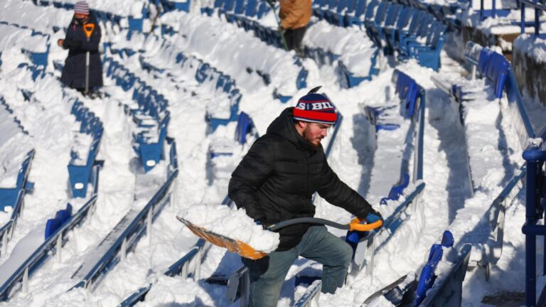 Great Lakes region preparing for bad weather over lake-effect snowfall ingredients