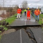 Crews use sandbags to shore up levee breach near Seattle after failure prompts flood warning