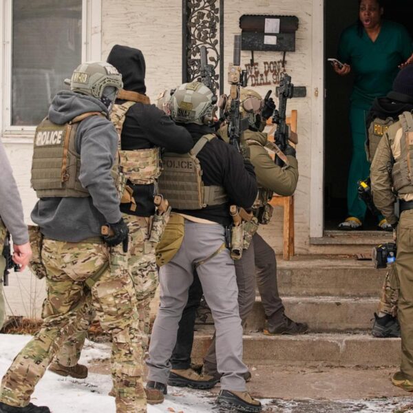 Immigration officers assert sweeping power to enter homes&hellip;