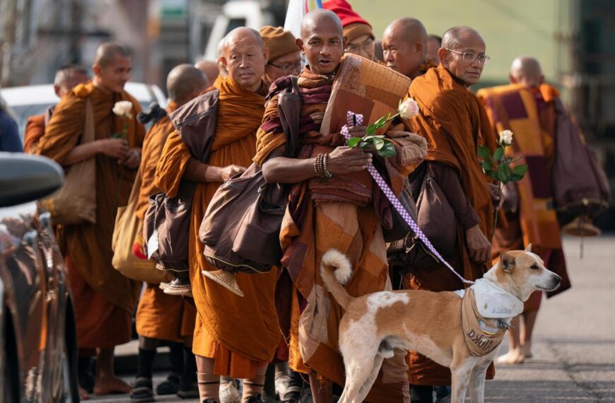 Buddhist monks and their dog captivate Americans while walking for peace