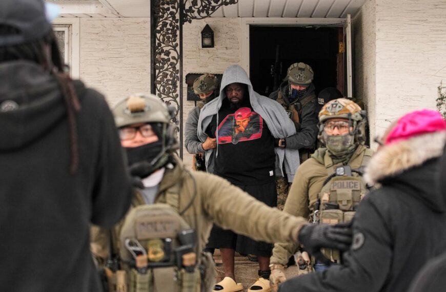 Immigrants often don’t open the door to ICE, but that may no longer stop officers