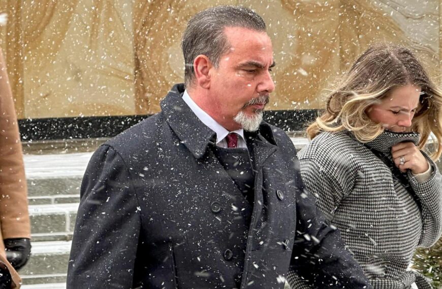 Former DEA agent sentenced to 5 years in prison for using badge to protect drug trafficking friends