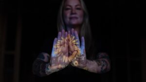 Amid wildfire grief, an LA-area resident sowed sunflowers&hellip;