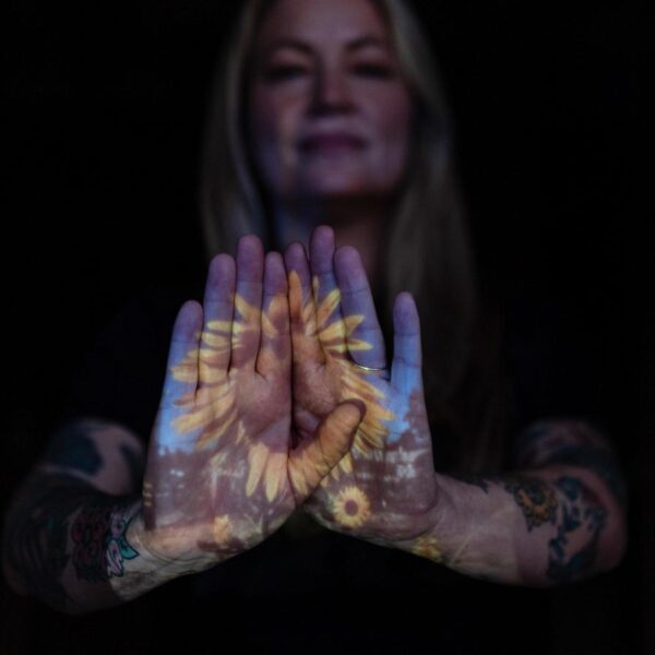 Amid wildfire grief, an LA-area resident sowed sunflowers&hellip;