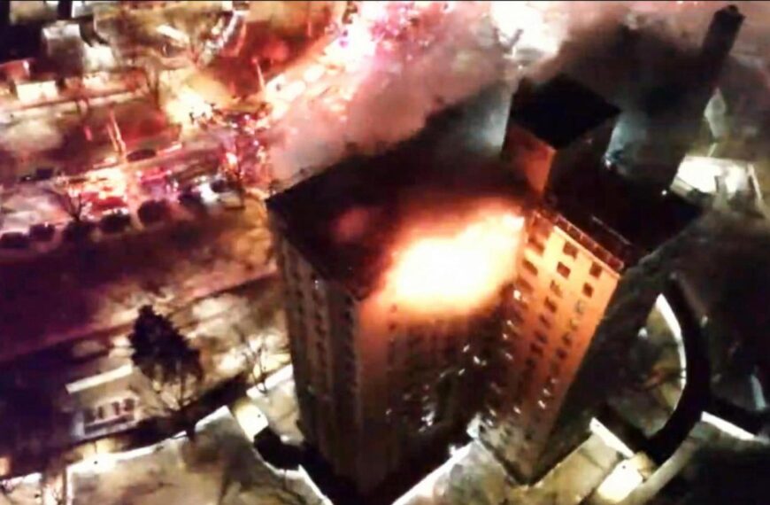 Firefighters battle blaze on top floors of Bronx apartment