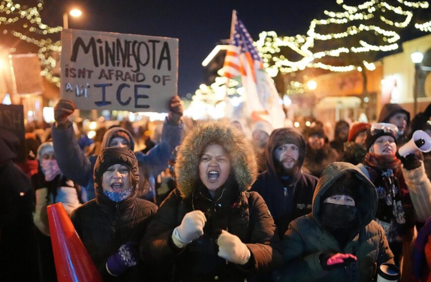 From frigid quiet to outraged sorrow, a few hours on Minneapolis street where agents killed man