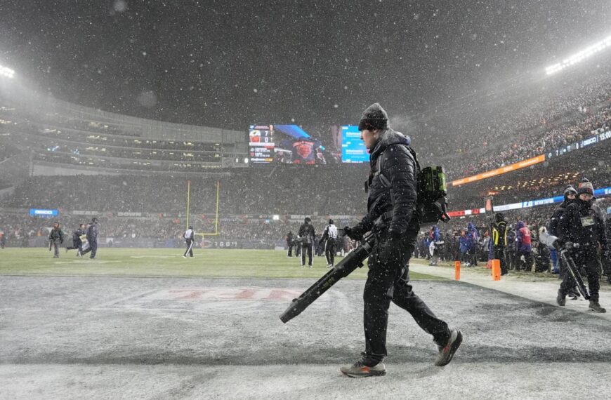 100 vehicles pile up in Michigan crash as snowstorm moves across the country