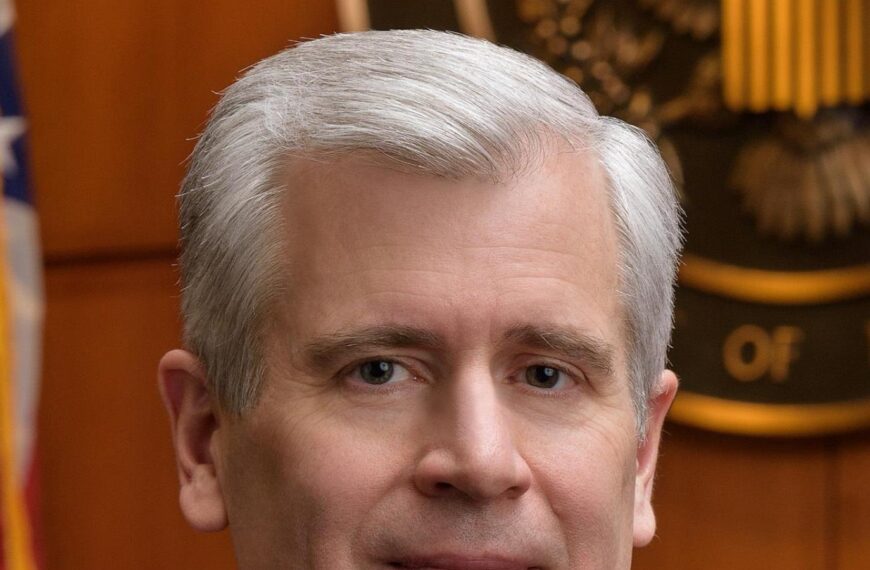 Conservative judge in Minnesota tries to keep Trump administration in check during crackdown