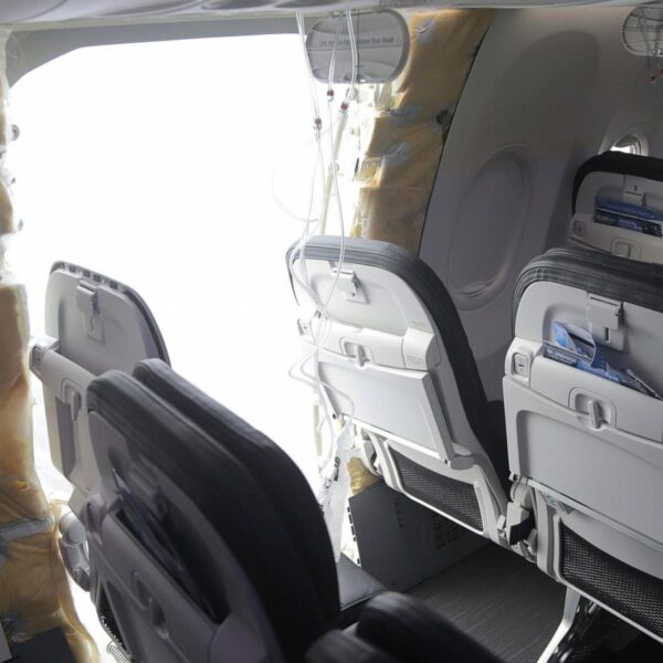 Alaska pilot who landed plane after panel blew…