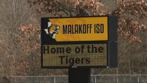 Some US schools cancel class pictures after online&hellip;