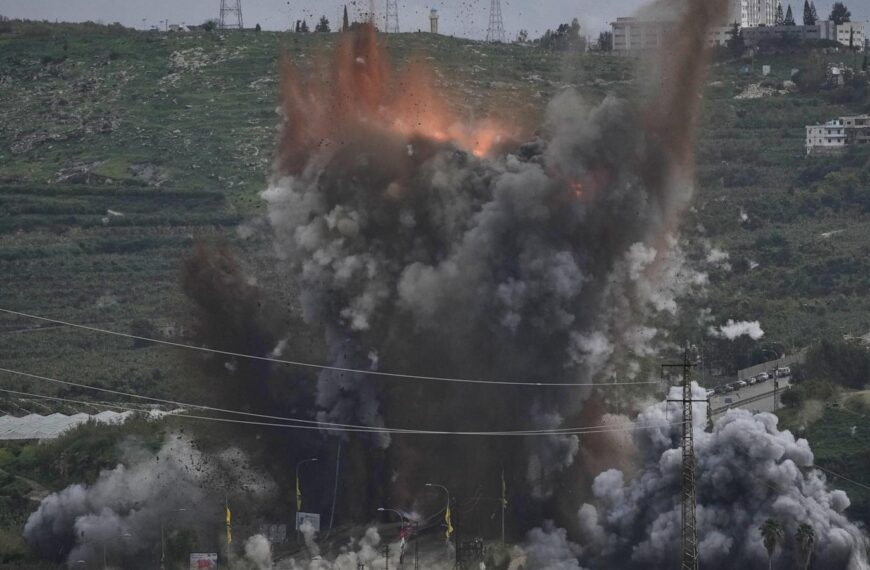 Trump threatens attacks on Iranian power plants over opening Strait of Hormuz