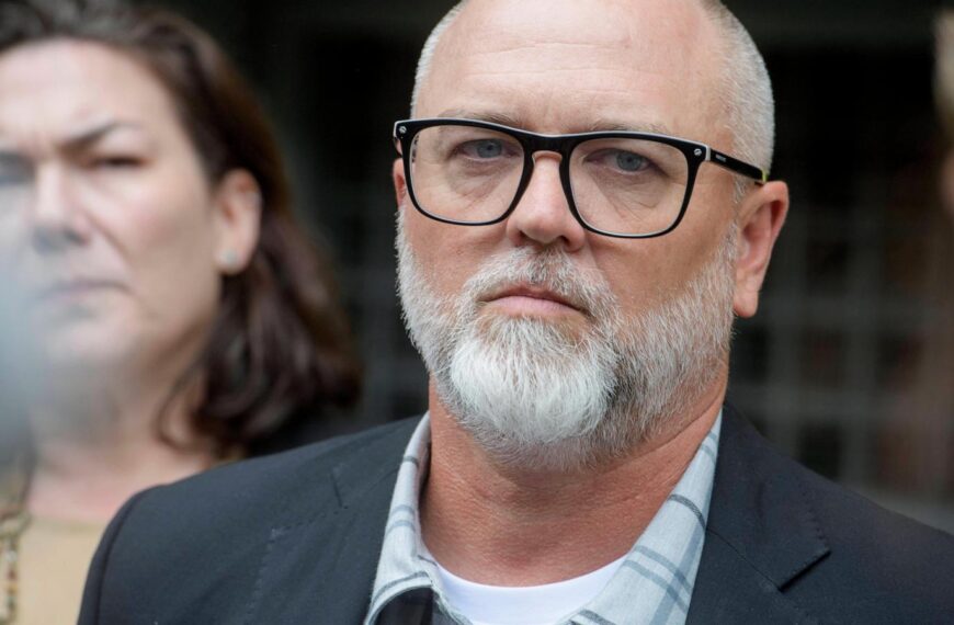 Feds move to dismiss charges against Army veteran who burned American flag near White House