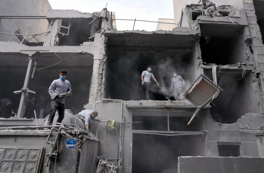 Trump urges US allies to send warships to Strait of Hormuz as Iran vows to retaliate