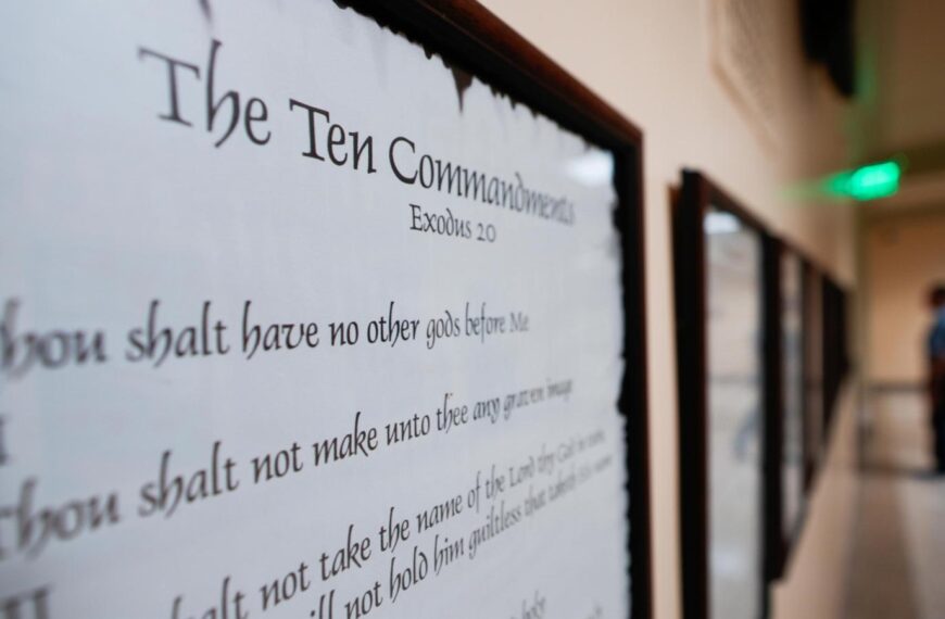 Judge strikes down law mandating schools display the Ten Commandments